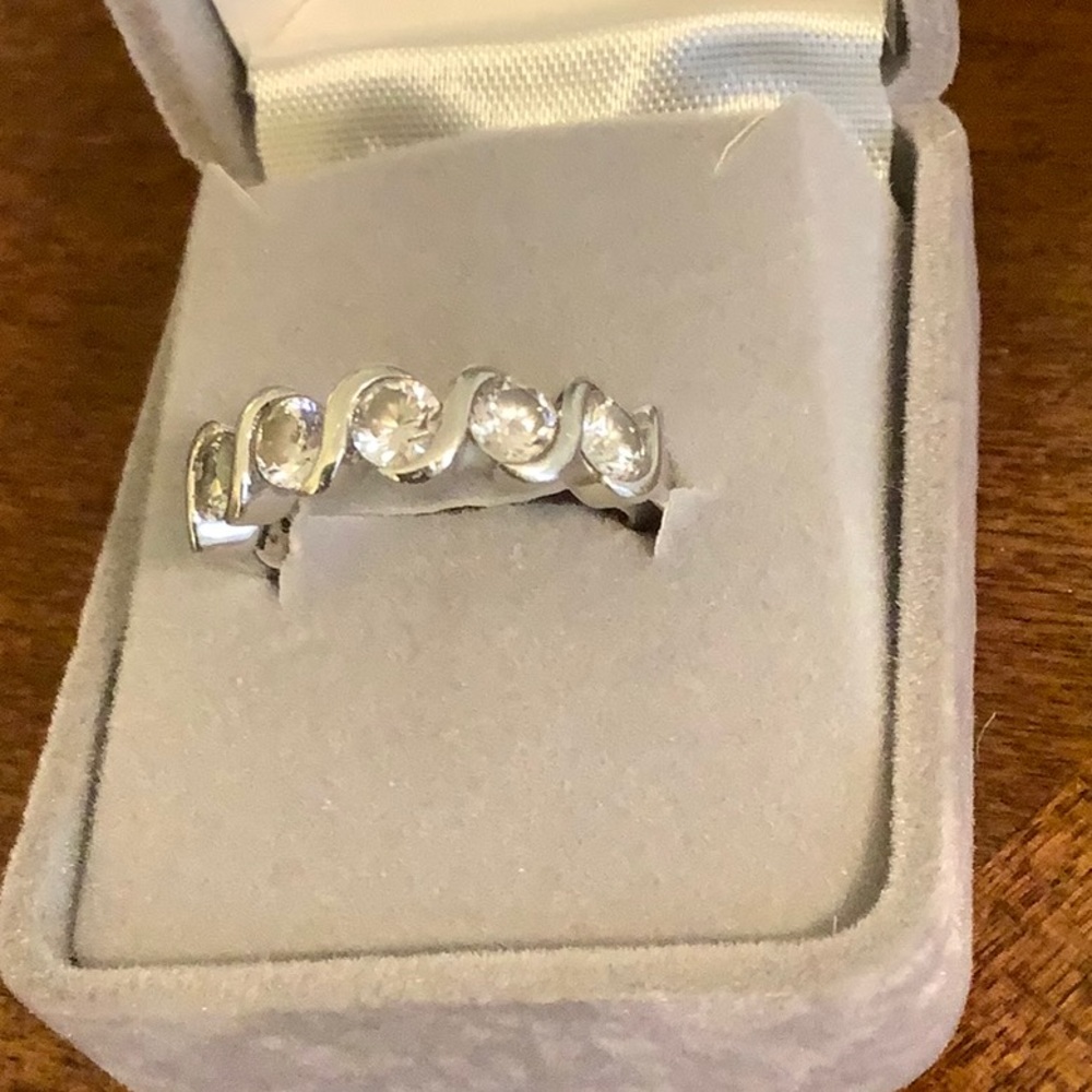 💎Ladies 7 sterling silver and CZ eternity ring